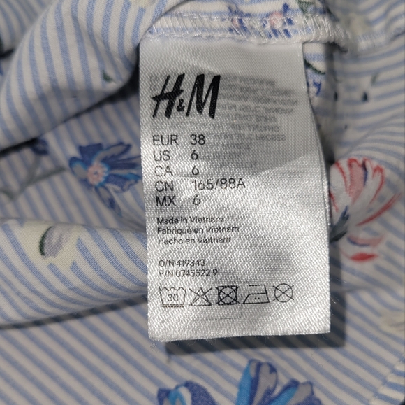 H&M WOMEN'S TOP. FLORAL/STRIPE/SHORT SLEEVE SIZE 6 - Picture 4 of 5